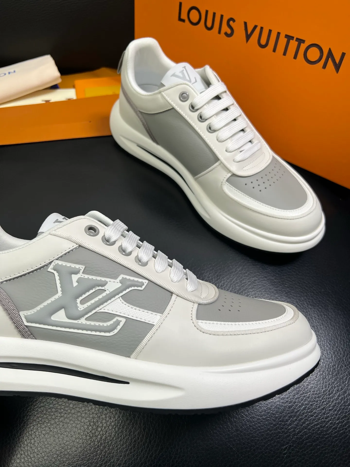 Men's shoes💰800 Lv 🔍Top purchasing agent🇮🇹 Louis Vuitton, the sports sneaker counter is synchronized, the uppers are imported from Italy, high-quality splicing colorful and complex crafts, the imported mesh padding is soft and comfortable, soles: original soles specially provided by the original factory, T men's men's shoes 💰U exclusive movable molded soles are super comfortable, original factory and single goods, 🔍🔍high quality, you can enter and exit the counter at will, welcome to compare, code number 38-44 (customized 45) 85871